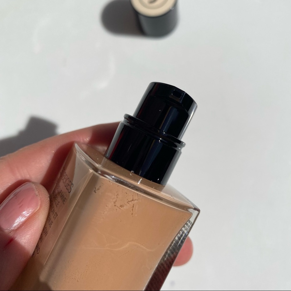 Chanel LES BEIGES foundation B60 - Picture 2 of 5